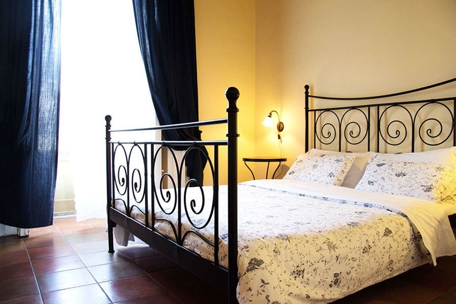 カターニア アンティカ ディモーラ カルーソ Bed & Breakfast エクステリア 写真