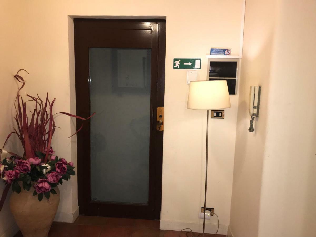 カターニア アンティカ ディモーラ カルーソ Bed & Breakfast エクステリア 写真